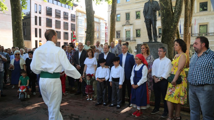 Andoni Ortuzar calls upon opposition parties to reconsider their approach, and asks Rajoy and ETA to listen to the Basque people